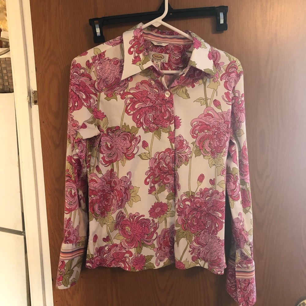 Shirt 👚💵 - Picture 2 of 3